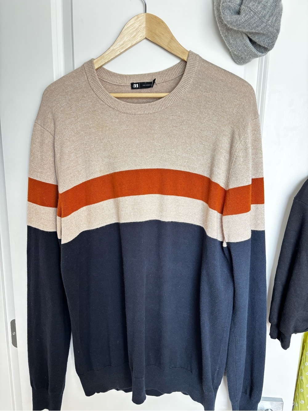 Simons Men’s Crewneck Sweater in Beige, Rust & Navy